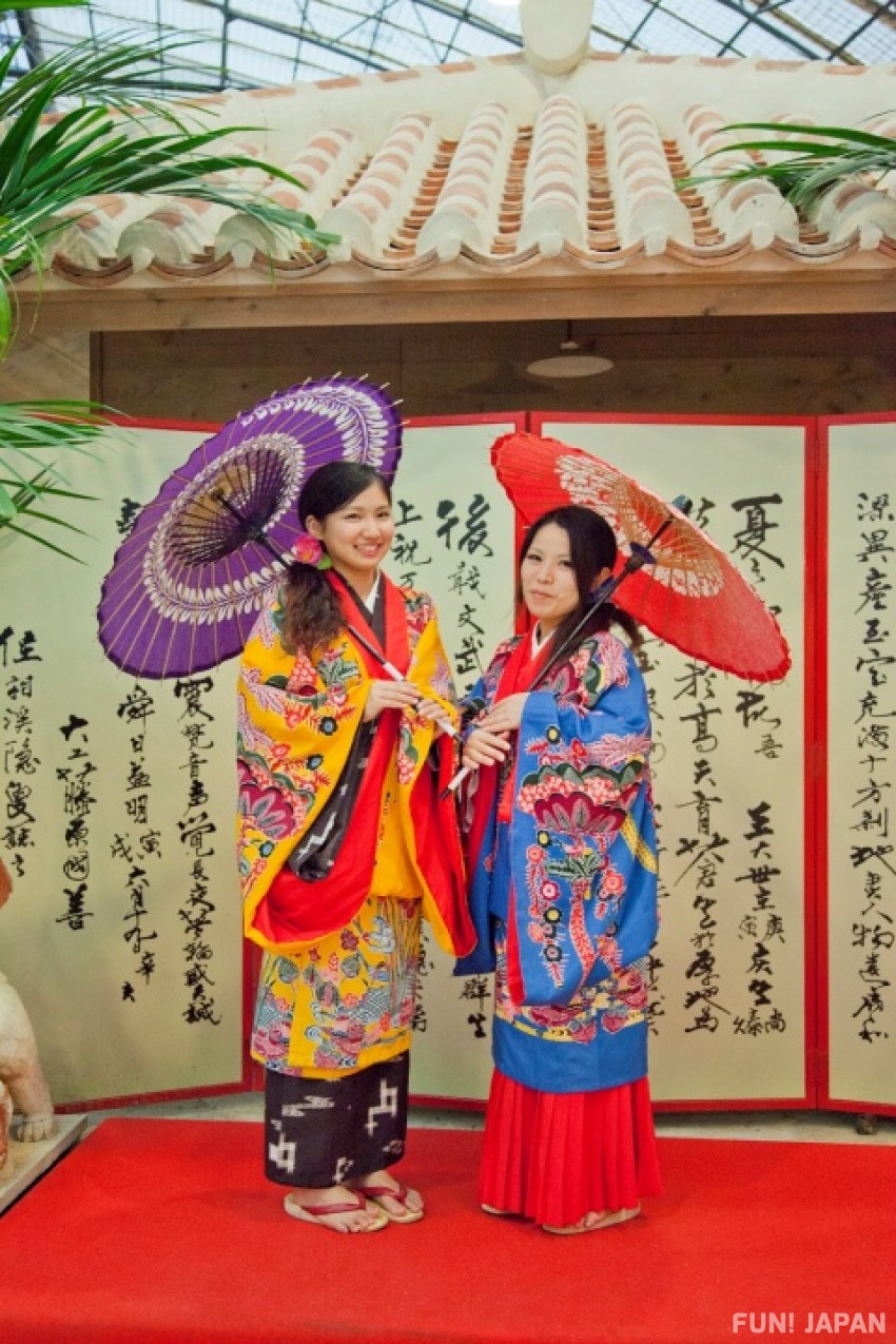 How to Enjoy Ryukyu Mura in Okinawa? Photoshoots in Costume,  Confectionary Making, and More!